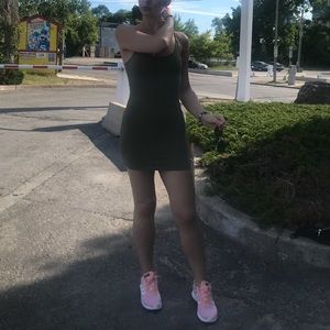 THE BEST SIMPLE DRESS